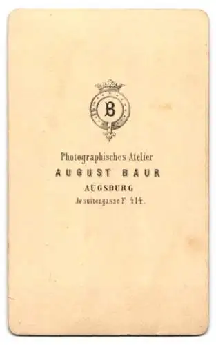 Fotografie August Baur, Augsburg, Jesuitengasse 414, Porträt eines jungen Mannes mit Hut