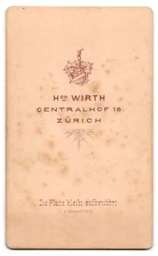 Fotografie Hch. Wirth, Zürich, Centralhof 16, Porträt einer Dame mit elegantem Halstuch