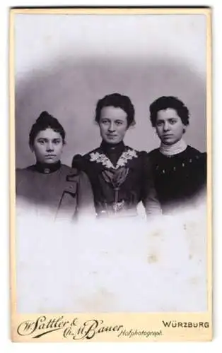 Fotografie W. Sattler &amp Ch. M. Bauer, Würzburg, Porträt dreier Frauen