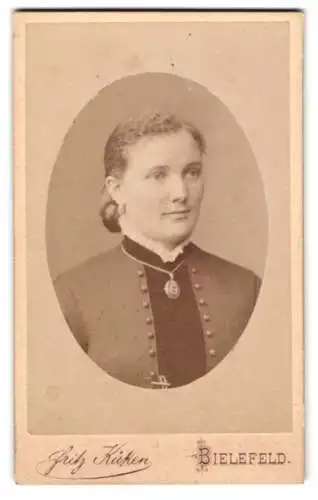 Fotografie Fritz Küken, Bielefeld, Neumarkt, Porträt einer Dame