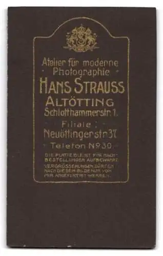 Fotografie Hans Strauss, Altötting, Schlotthammerstr. 1, Elegante Frau mit Buch