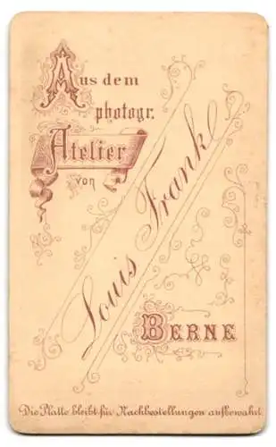 Fotografie Louis Frank, Berne, Frau in eleganter Kleidung