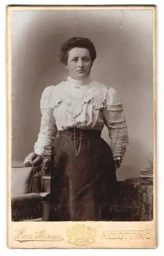 Fotografie Hans Strauss, Altötting, Schlotthammerstrasse 1, Porträt einer Dame