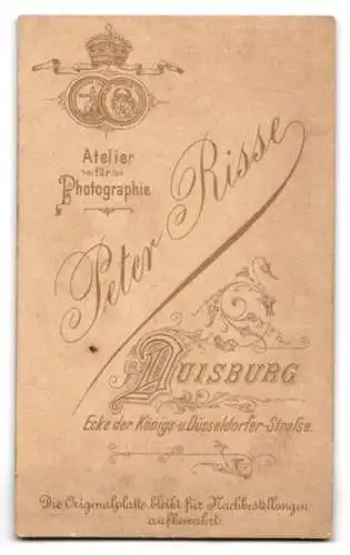 Fotografie Peter Risse, Duisburg, Königsstrasse, Frau mit Blumenzweig