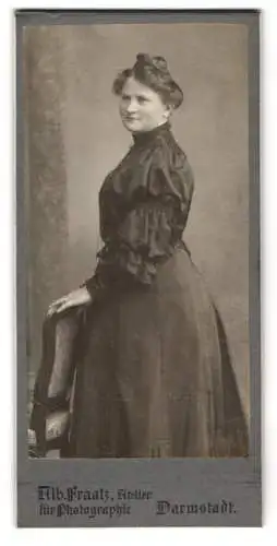 Fotografie Alb. Fraatz, Darmstadt, Wilhelminenplatz 2, Portrait einer Dame