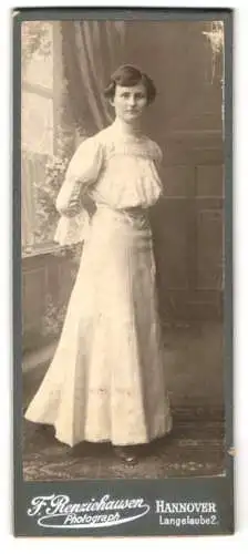 Fotografie F. Renziehausen, Hannover, Langelaube 2, Dame im eleganten Kleid