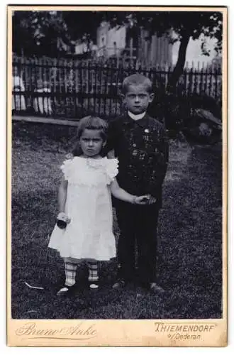 Fotografie Bruno Anke, Thiemendorf b/Oederan, Zwei Kinder im Garten