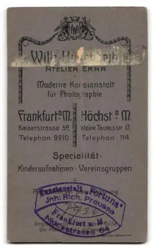 Fotografie Wilh. Husenbeth, Frankfurt am Main, Kaiserstrasse 5a, Porträt eines Kleinkinds