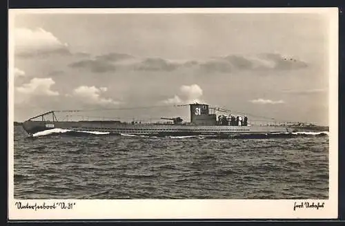 AK U-Boot U31 der Kriegsmarine an der Wasseroberfläche
