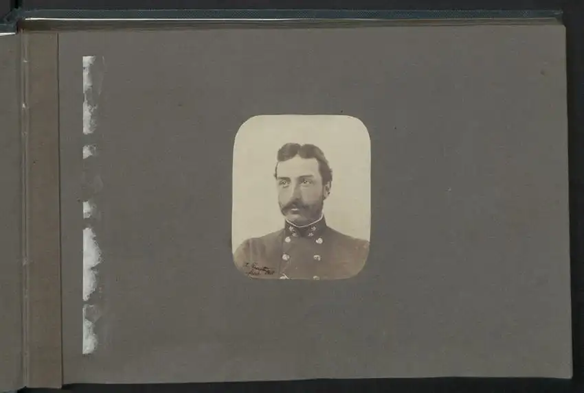 Fotoalbum mit 28 Fotografien auf Salzpapier und 2 Handzeichnungen, 1861, K.u.K. Soldaten Fotografiert von Oblt. Rossetti 1