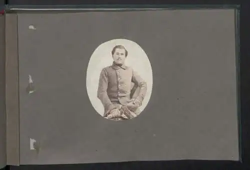 Fotoalbum mit 28 Fotografien auf Salzpapier und 2 Handzeichnungen, 1861, K.u.K. Soldaten Fotografiert von Oblt. Rossetti