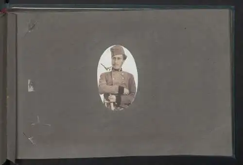 Fotoalbum mit 28 Fotografien auf Salzpapier und 2 Handzeichnungen, 1861, K.u.K. Soldaten Fotografiert von Oblt. Rossetti