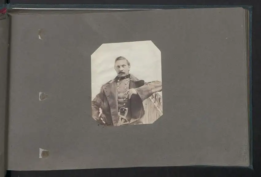 Fotoalbum mit 28 Fotografien auf Salzpapier und 2 Handzeichnungen, 1861, K.u.K. Soldaten Fotografiert von Oblt. Rossetti 15