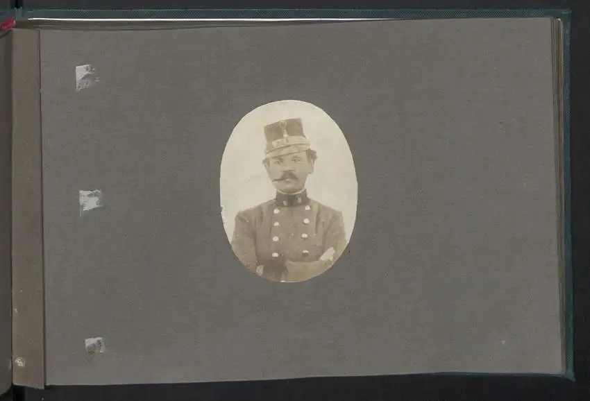 Fotoalbum mit 28 Fotografien auf Salzpapier und 2 Handzeichnungen, 1861, K.u.K. Soldaten Fotografiert von Oblt. Rossetti 16