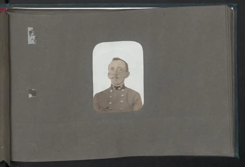 Fotoalbum mit 28 Fotografien auf Salzpapier und 2 Handzeichnungen, 1861, K.u.K. Soldaten Fotografiert von Oblt. Rossetti 18