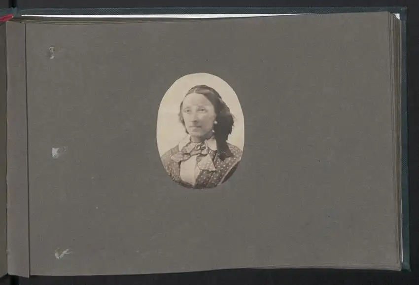 Fotoalbum mit 28 Fotografien auf Salzpapier und 2 Handzeichnungen, 1861, K.u.K. Soldaten Fotografiert von Oblt. Rossetti 20