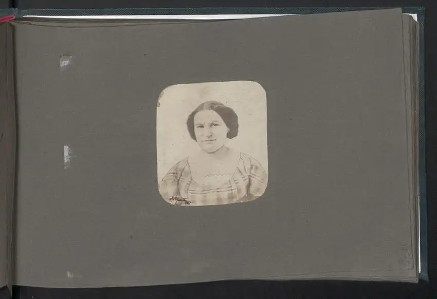 Fotoalbum mit 28 Fotografien auf Salzpapier und 2 Handzeichnungen, 1861, K.u.K. Soldaten Fotografiert von Oblt. Rossetti 22