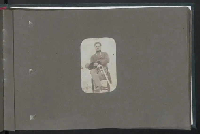 Fotoalbum mit 28 Fotografien auf Salzpapier und 2 Handzeichnungen, 1861, K.u.K. Soldaten Fotografiert von Oblt. Rossetti 24