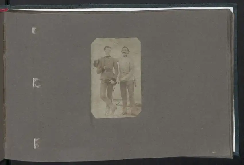 Fotoalbum mit 28 Fotografien auf Salzpapier und 2 Handzeichnungen, 1861, K.u.K. Soldaten Fotografiert von Oblt. Rossetti 25