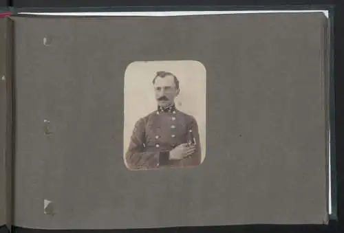 Fotoalbum mit 28 Fotografien auf Salzpapier und 2 Handzeichnungen, 1861, K.u.K. Soldaten Fotografiert von Oblt. Rossetti