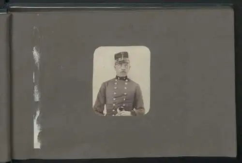 Fotoalbum mit 28 Fotografien auf Salzpapier und 2 Handzeichnungen, 1861, K.u.K. Soldaten Fotografiert von Oblt. Rossetti