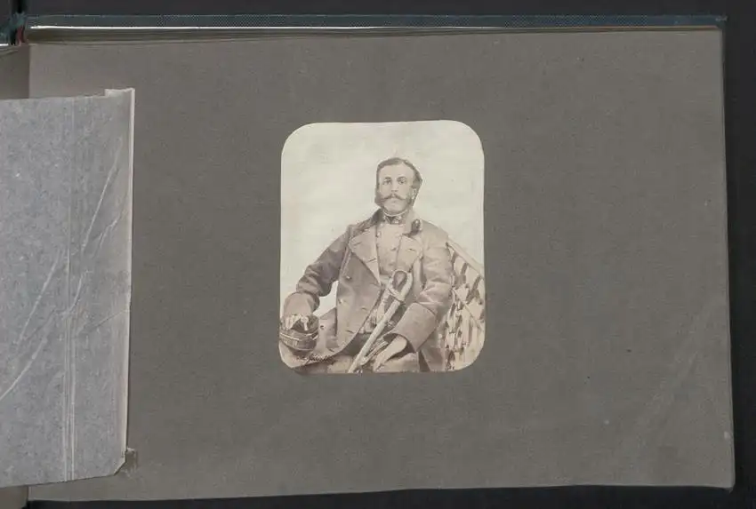 Fotoalbum mit 28 Fotografien auf Salzpapier und 2 Handzeichnungen, 1861, K.u.K. Soldaten Fotografiert von Oblt. Rossetti 7