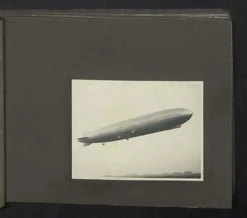 Fotoalbum mit 70 Fotografien, LZ 127 Graf Zeppelin in Berlin Tempelhof 1931, Trauerzug für Franz Lenk & Paul Anlauf