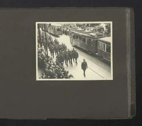 Fotoalbum mit 70 Fotografien, LZ 127 Graf Zeppelin in Berlin Tempelhof 1931, Trauerzug für Franz Lenk & Paul Anlauf