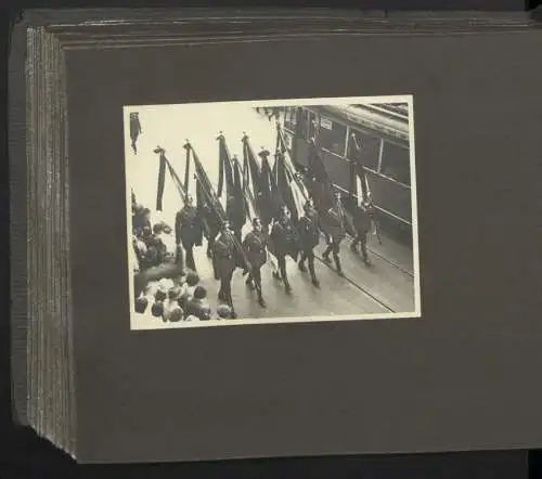 Fotoalbum mit 70 Fotografien, LZ 127 Graf Zeppelin in Berlin Tempelhof 1931, Trauerzug für Franz Lenk & Paul Anlauf