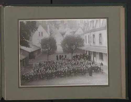 Fotoalbum mit 17 Fotografien,1924-1925 Kathol. Knabenschule der Kathedrale Chartres, junge Knaben mit gestlichen Lehrern