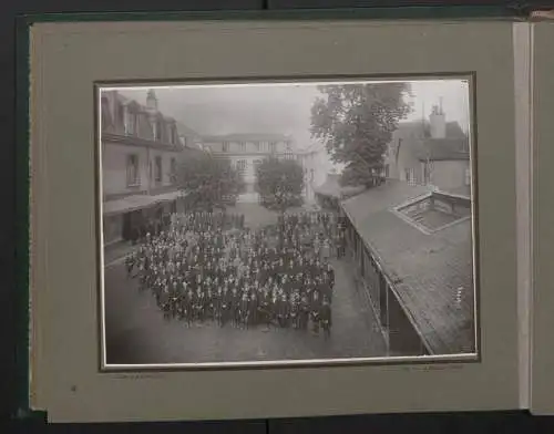 Fotoalbum mit 17 Fotografien,1924-1925 Kathol. Knabenschule der Kathedrale Chartres, junge Knaben mit gestlichen Lehrern