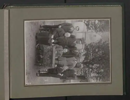 Fotoalbum mit 17 Fotografien,1924-1925 Kathol. Knabenschule der Kathedrale Chartres, junge Knaben mit gestlichen Lehrern