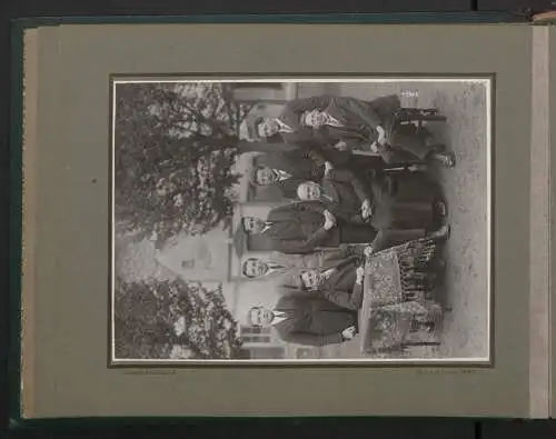 Fotoalbum mit 17 Fotografien,1924-1925 Kathol. Knabenschule der Kathedrale Chartres, junge Knaben mit gestlichen Lehrern