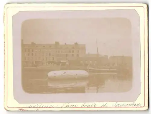 Fotografie unbekannter Fotograf und Ort, Mayo Rettungsboot am Hafen, Entworfen von Captain Robert Mayo