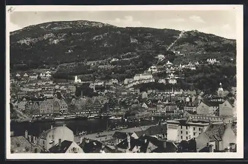 AK Bergen, Panorama mit Hafenanlage