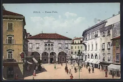 AK Pola, Piazza Foro mit Passanten