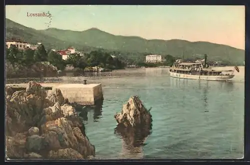 AK Lovrana, Panoramablick mit Felsküste