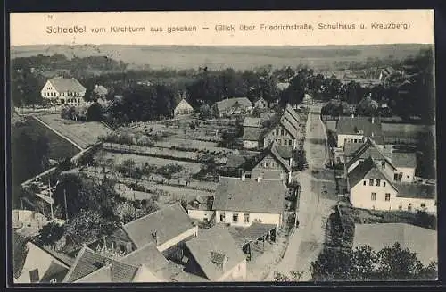 AK Scheessel, Ortsansicht mit Friedrichstrasse, Schule u. Kreuzberg vom Kirchturm aus