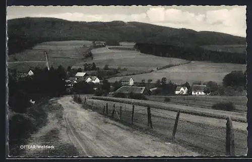 AK Ottlar /Waldeck, Ortsansicht aus der Ferne