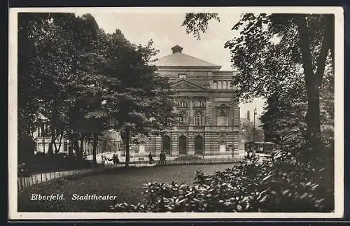 AK Elberfeld, Anlagen am Stadttheater