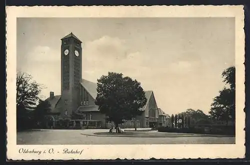 AK Oldenburg i. O., Blick auf den Uhrturm am Bahnhof