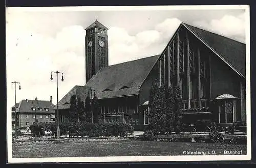 AK Oldenburg / O., Bahnhof mit Pferdekutschen