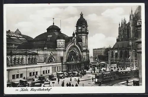 AK Köln, Belebte Szene vor dem Hauptbahnhof