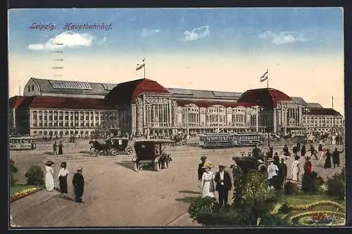 AK Leipzig, Hauptbahnhof mit Passanten und Strassenbahn