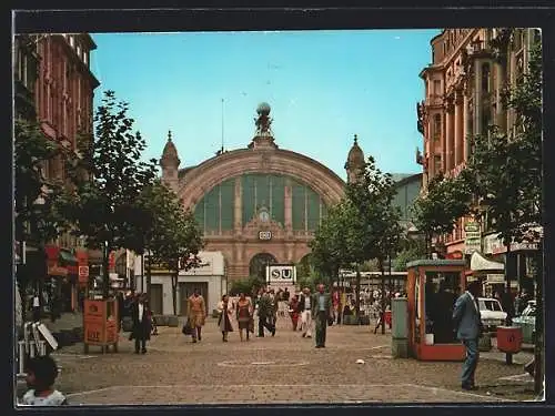 AK Frankfurt /Main, Fussgängerzone vor dem Hauptbahnhof