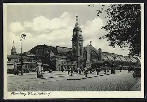 AK Hamburg-St.Georg, Passanten und Litfasssäule vor dem Hauptbahnhof