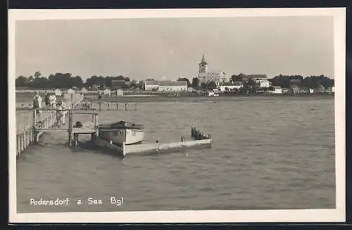 AK Podersdorf a. See / Burgenland, Blick vom See auf Ort mit Kirche