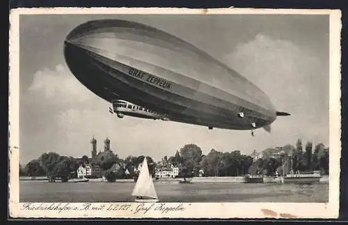 AK Friedrichshafen, LZ 127 Graf Zeppelin über dem Ort