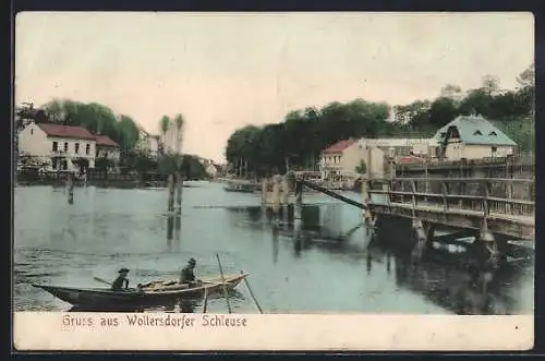 AK Woltersdorfer-Schleuse, Ortspartie mit Boot