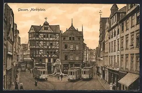 AK Giessen, Marktplatz mit Denkmal, Strassenbahnen und Geschäften